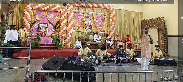 पीर श्री शांतिनाथ महाराज के नाम भजन संध्या आयोजित