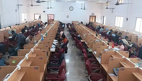 धारवाड़ में सन्नाटा, प्रतियोगी परीक्षा के अभ्यर्थियों की उम्मीदें टूटीं