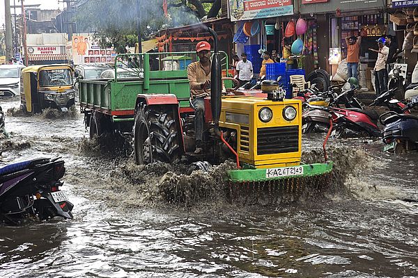 हुब्बल्ली-धारवाड़ में मूसलाधार बारिश से जनजीवन अस्तव्यस्त