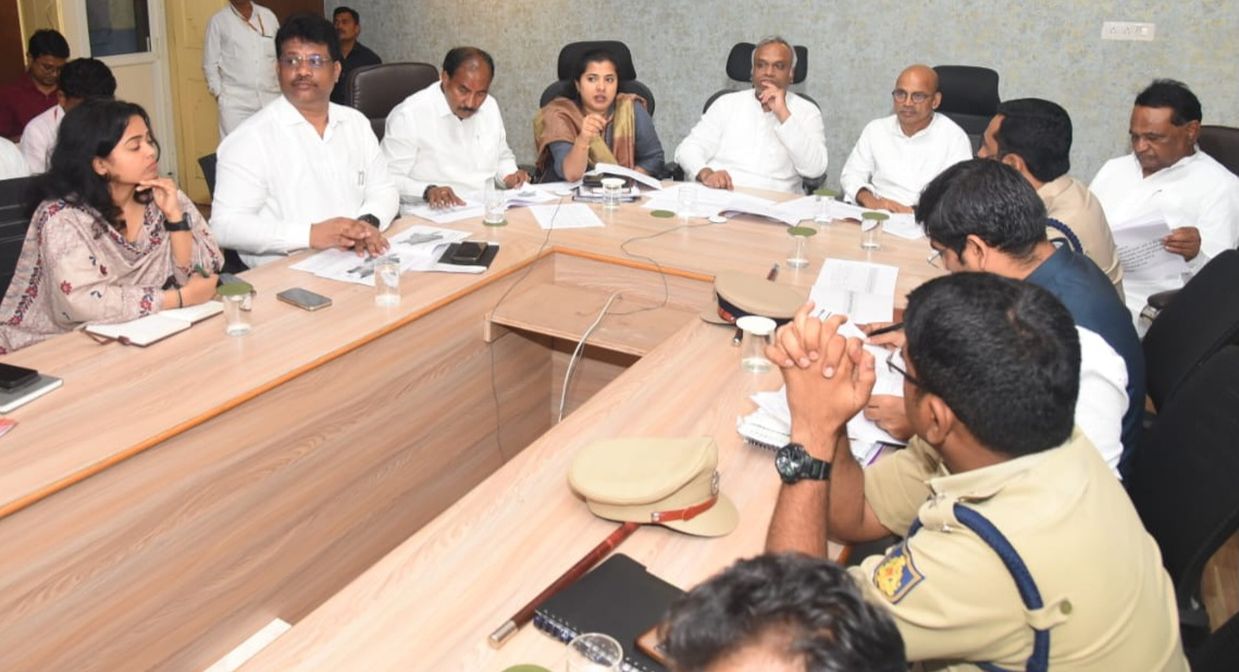 प्राकृतिक आपदाओं में त्वरित राहत कार्य करें