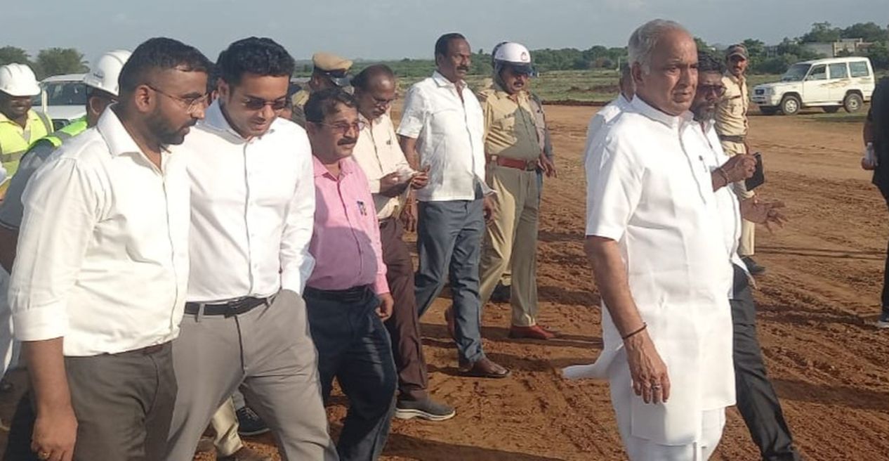 मंत्री ने निर्माणाधीन हवाई अड्डे का किया निरीक्षण