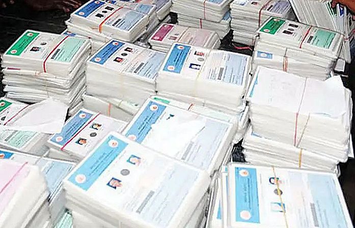 मृतकों के नाम पर भी बंटे राशन कार्ड!