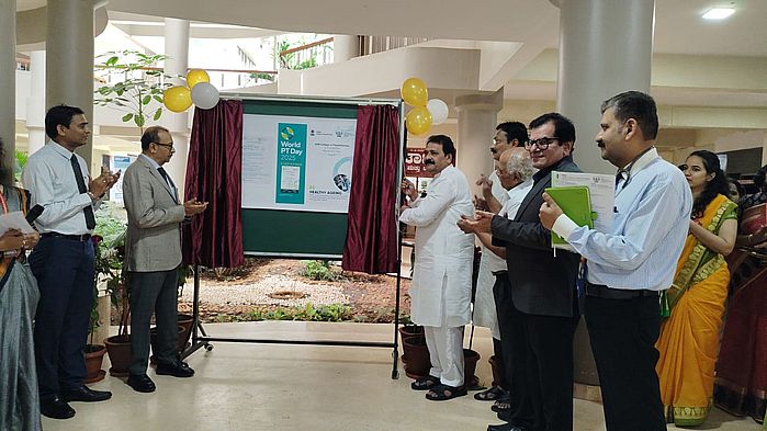 पोस्टर प्रतियोगिता और रक्तदान शिविर का आयोजन
