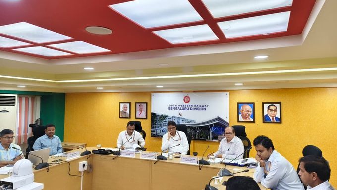 दपरे महाप्रबंधक ने की विकास कार्यों की समीक्षा