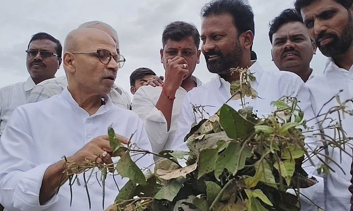 मंत्री डॉ. शरण प्रकाश पाटिल ने फसल क्षति का किया निरीक्षण