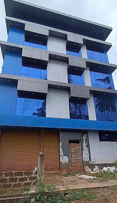 उद्घाटन के इंतजार में श्रमिक भवन