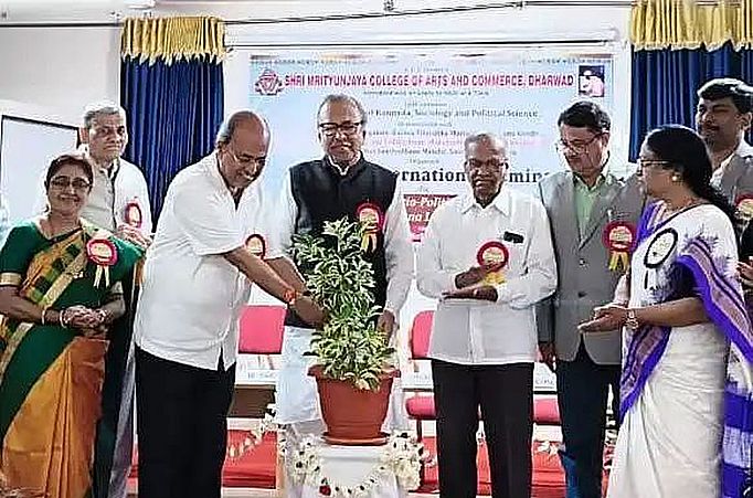 वचन साहित्य ने जीवन के मार्ग दिखाए