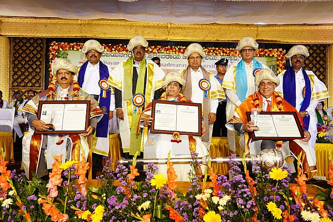 गुणवत्तापूर्ण शिक्षा व स्वच्छता अभियान के केंद्र बनें विश्वविद्यालय