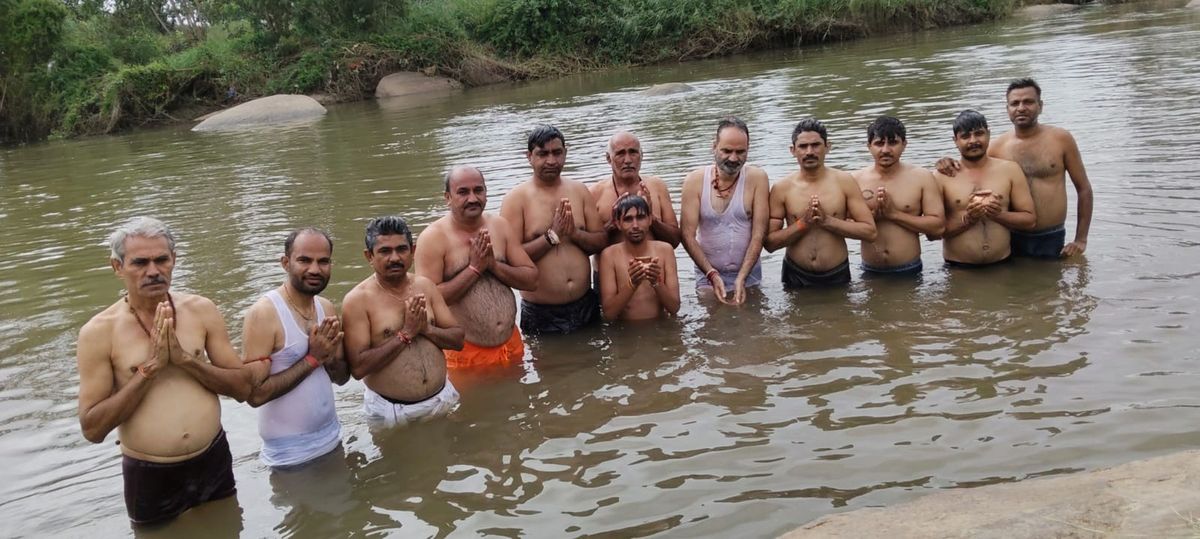 सर्वपितृ अमावस्या पर पितृ एवं शहीदों को तर्पण