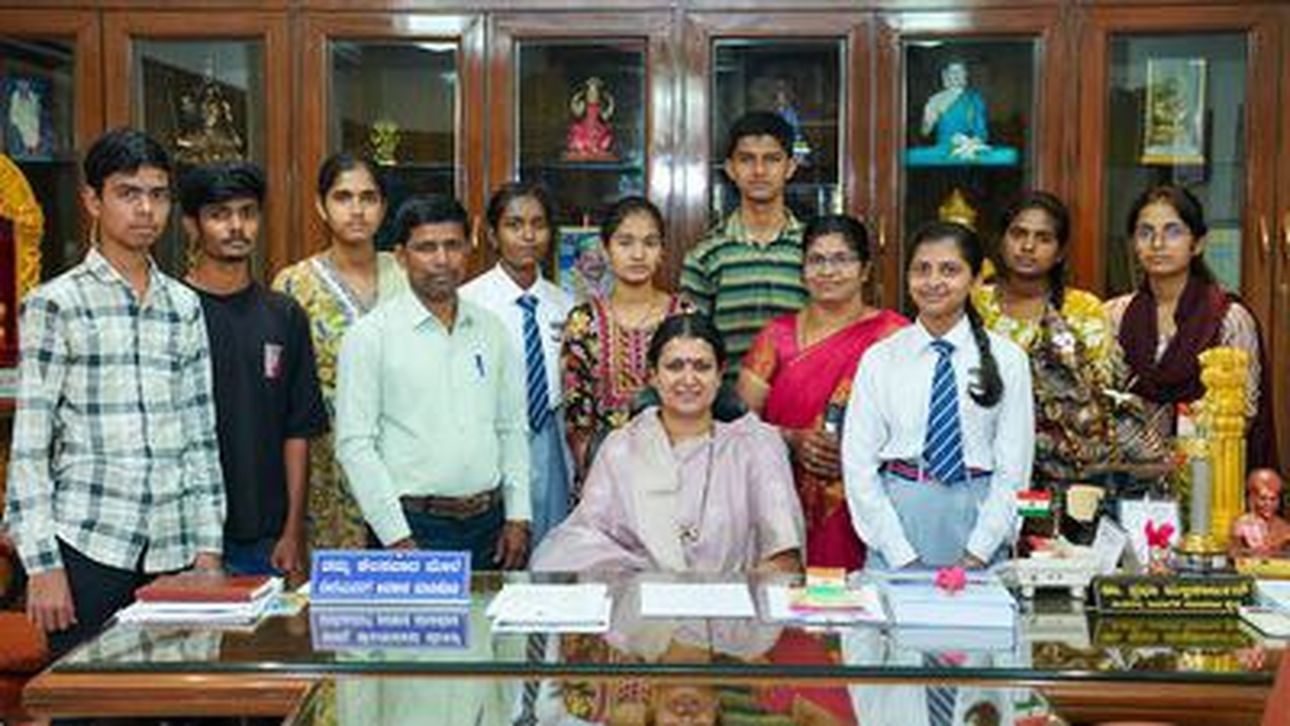 एसएसएलसी टॉपर्स को सांसद का अनोखा उपहार