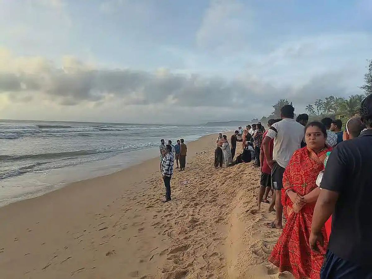 महाराष्ट्र के बीच हादसे में चार की मौत, चार सुरक्षित लौटे