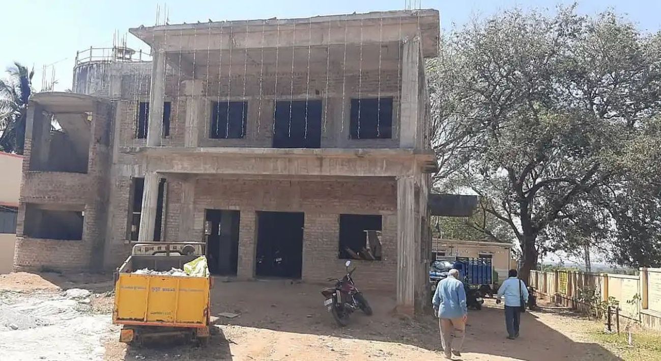 अनुदान की कमी: ग्राम पंचायत भवन निर्माण अधूरा