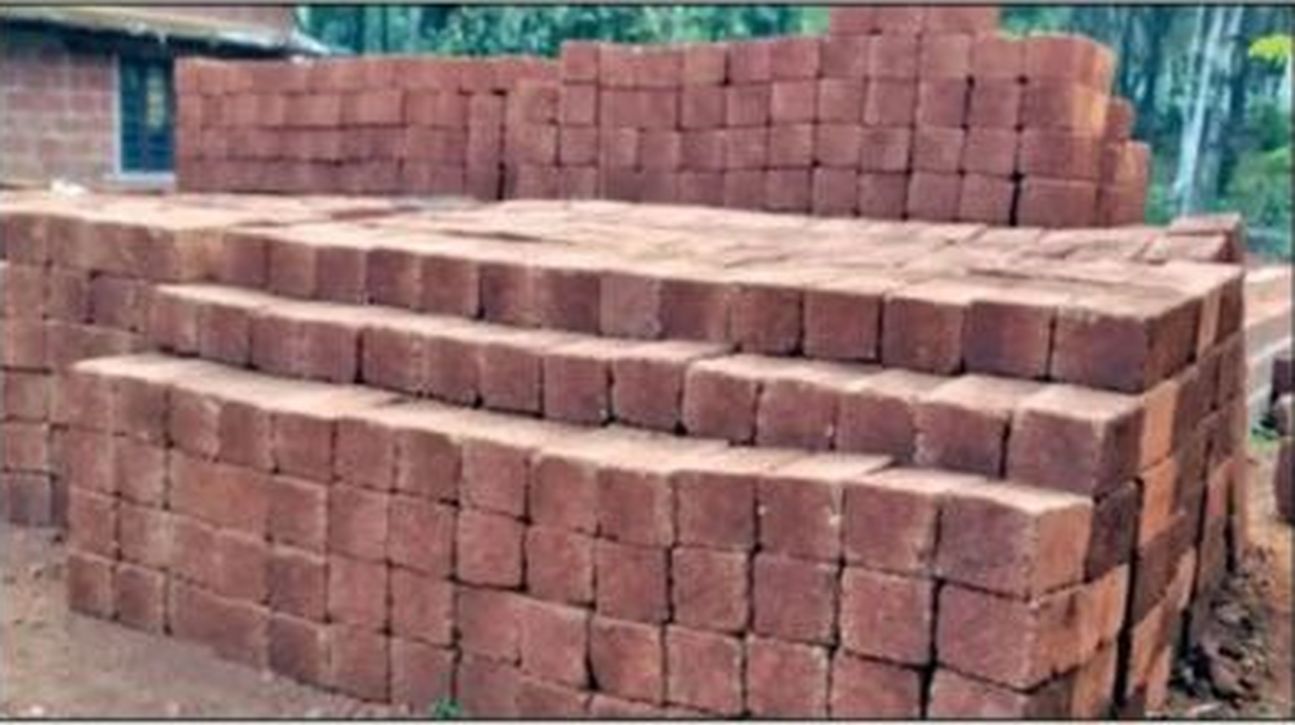 रॉयल्टी में कटौती के बाद भी लाल पत्थर की कीमतें नहीं घटीं