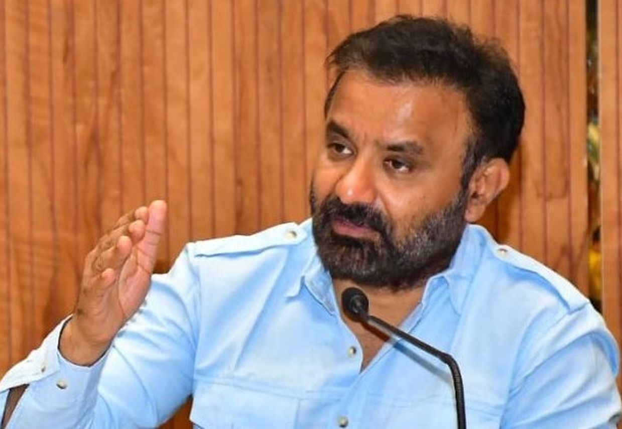 ‘ट्रंप बाबा की बात सुन रहे मोदी बाबा’