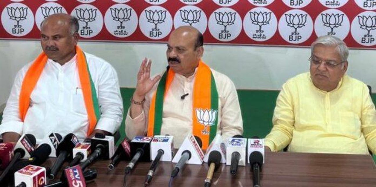 ‘आर्थिक व्यवस्था चौपट’