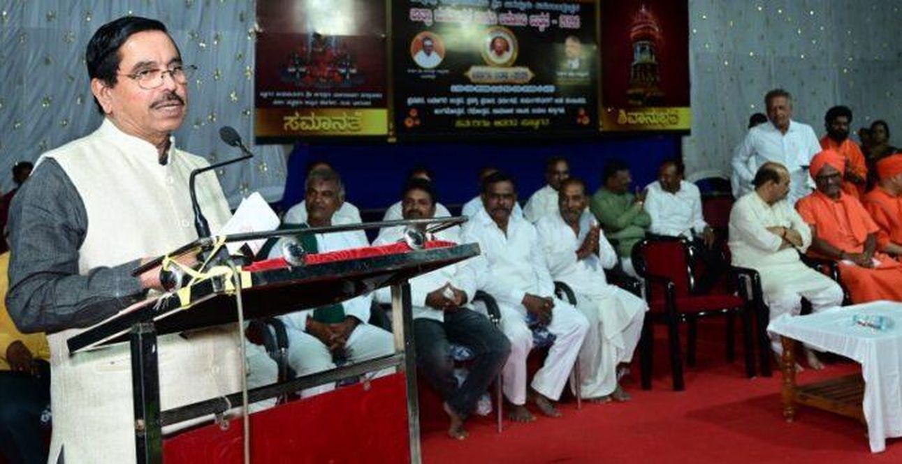 विदेश में कमाने वाले भी संकट में देश लौटते हैं: प्रल्हाद जोशी