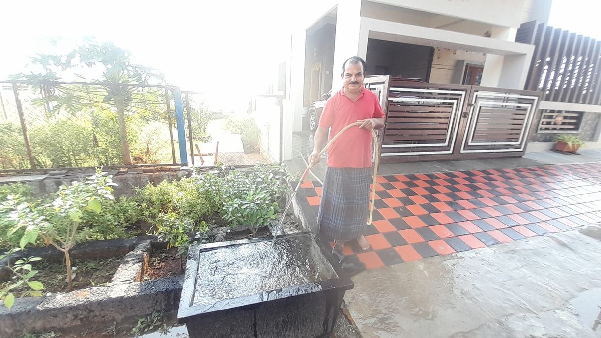 भीषण गर्मी में पशु-पक्षियों के लिए जलदान