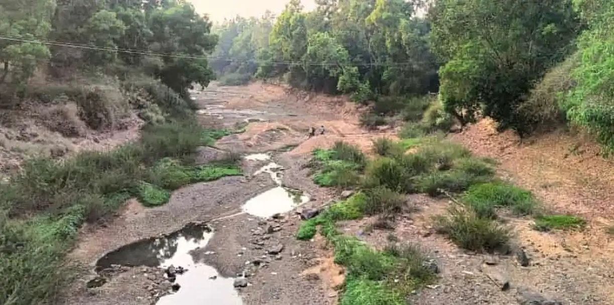 रदा नदी सूखी, बनवासी क्षेत्र में पानी का संकट गहराया