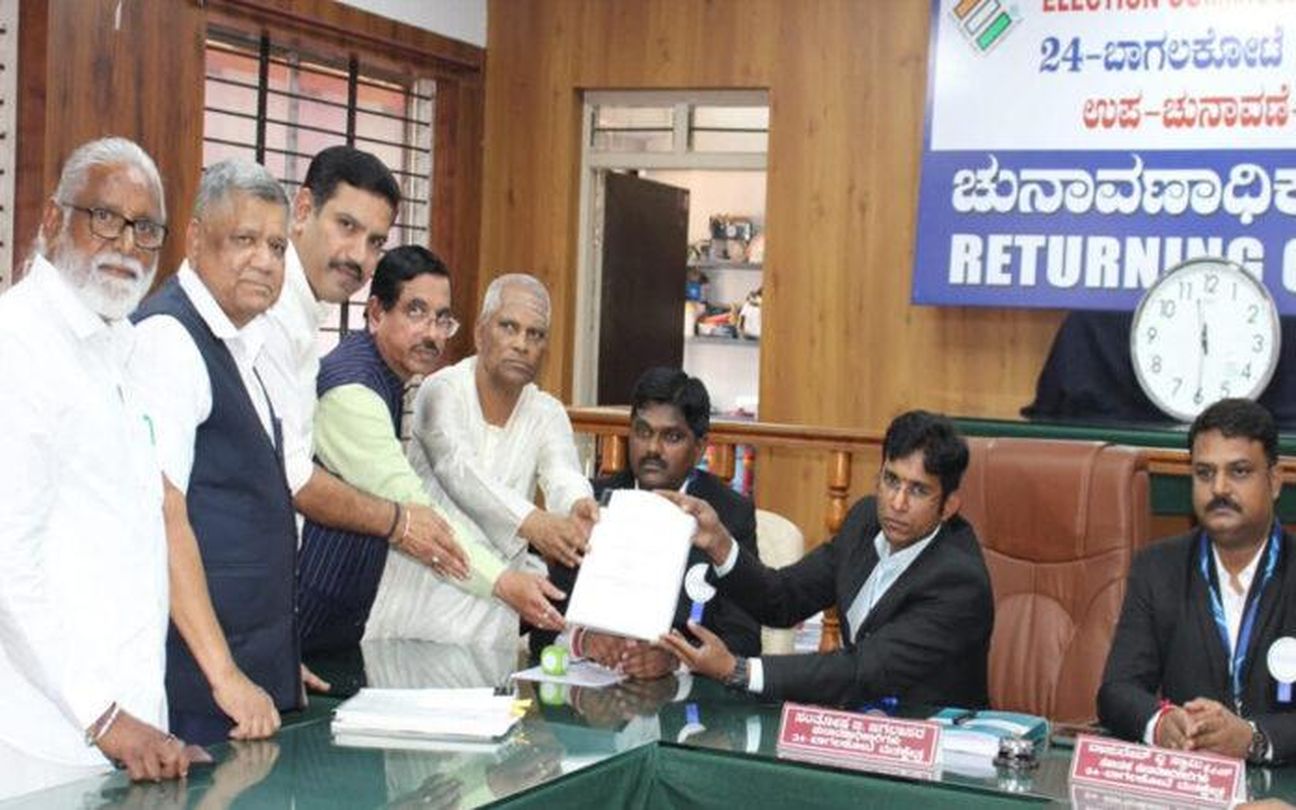 बागलकोट उपचुनाव: भाजपा प्रत्याशी वीरन्ना चरंतिमठ ने भरा नामांकन