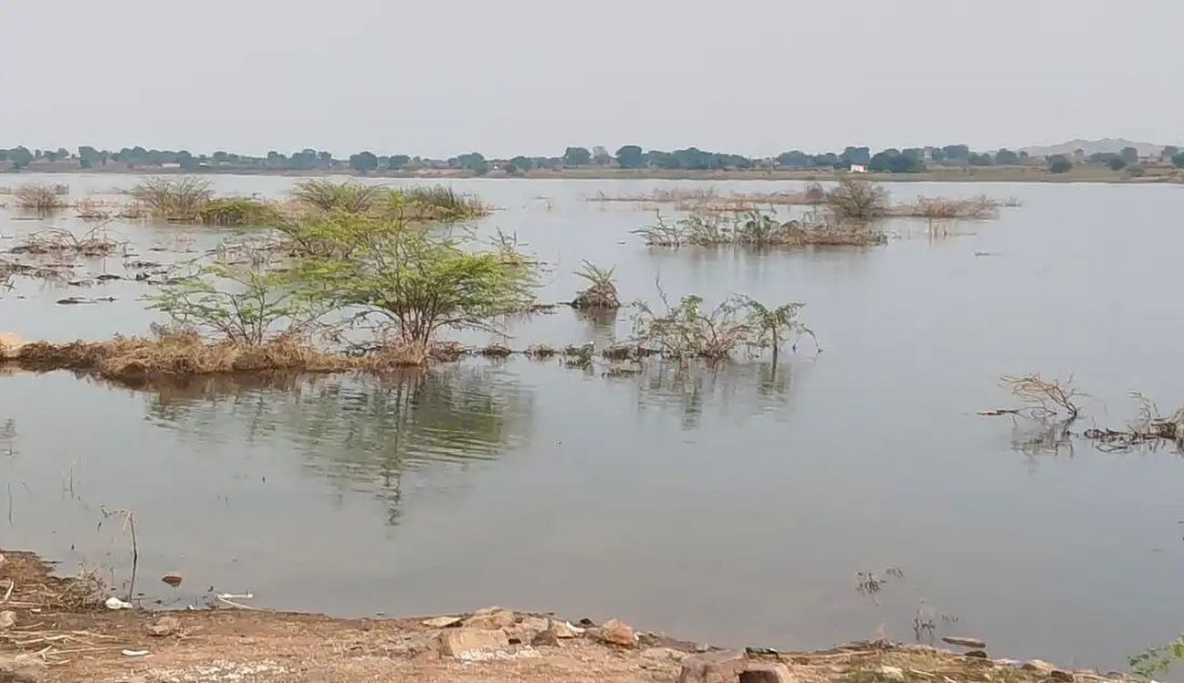 280 करोड़ की योजना बेकार, भरा तालाब लेकिन खेत सूखे