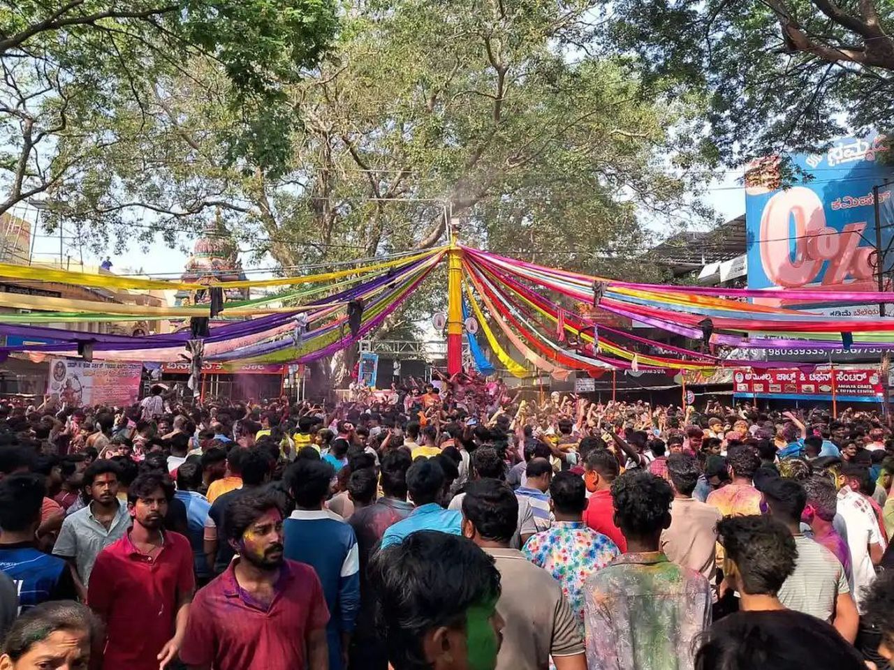 दावणगेरे में रंगों की धूम, होली का उल्लास चरम पर