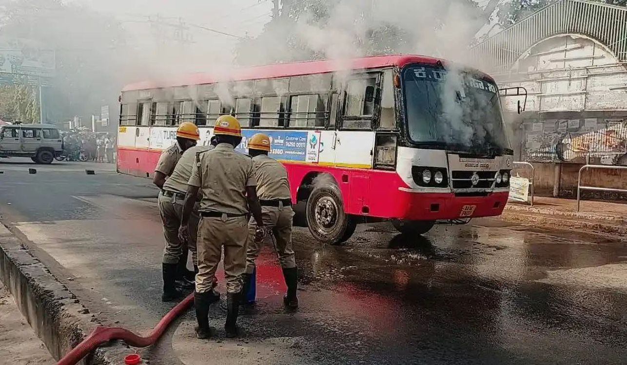 केएसआरटीसी बस में अचानक आग