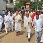 महावीर जन्म कल्याणक पर निकला वरघोड़ा