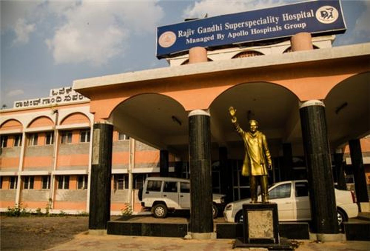 एक साल से वेतन नहीं