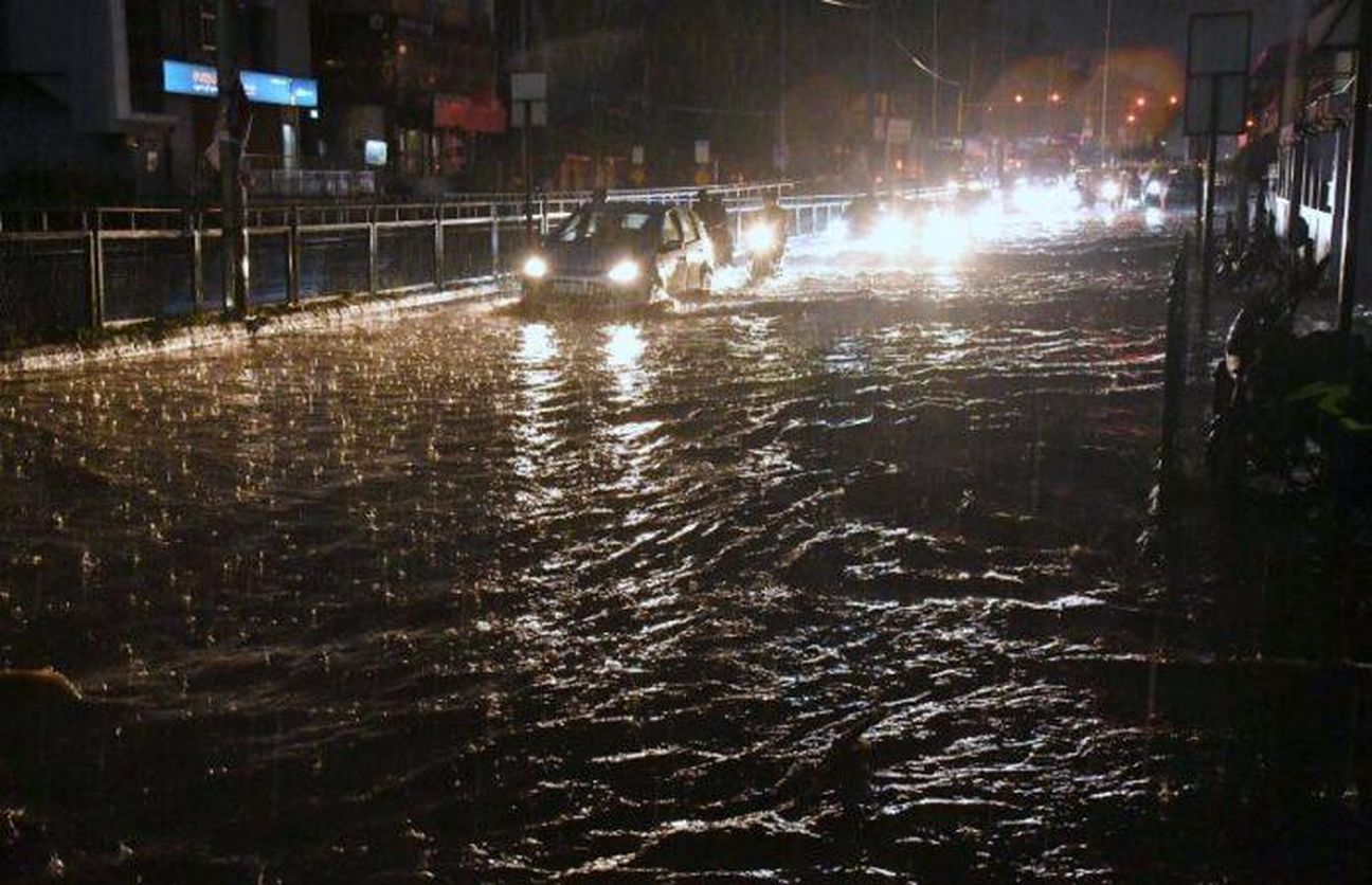 उत्तर कर्नाटक में बारिश का कहर, जनजीवन अस्त-व्यस्त