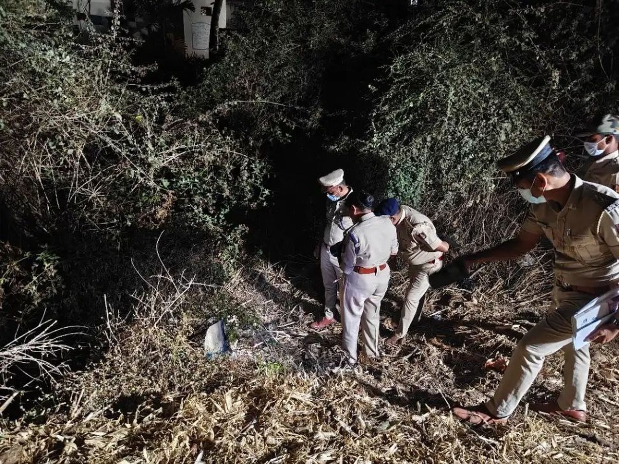 युवक की हत्या कर शव के टुकड़े, बोरे में मिला