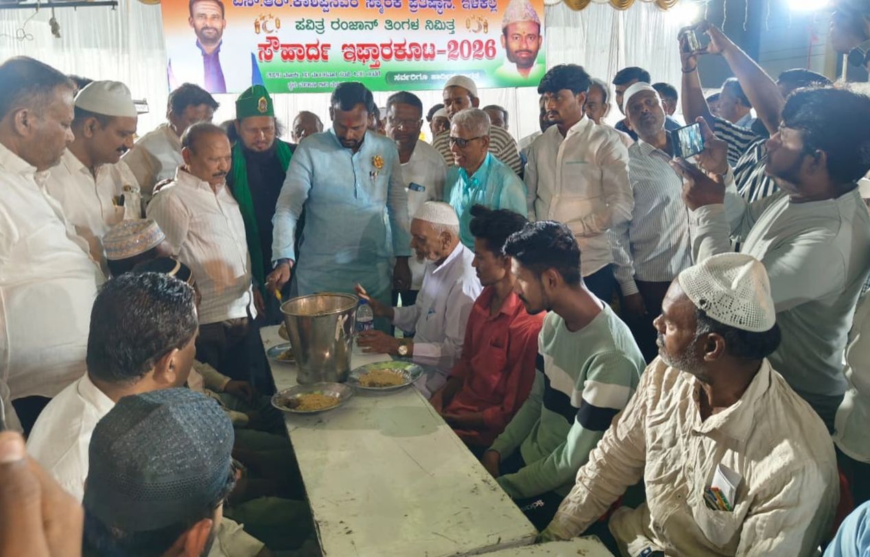 हिन्दू-मुस्लिम एकता की मिसाल बनी इफ्तार पार्टी
