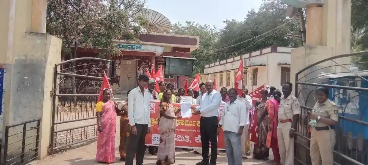 कोप्पल में मनरेगा के तहत काम और बकाया मजदूरी भुगतान की मांग