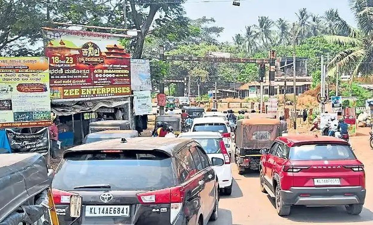 मंजेश्वर-होसंगडी रेलवे क्रॉसिंग पर आरओबी अटका