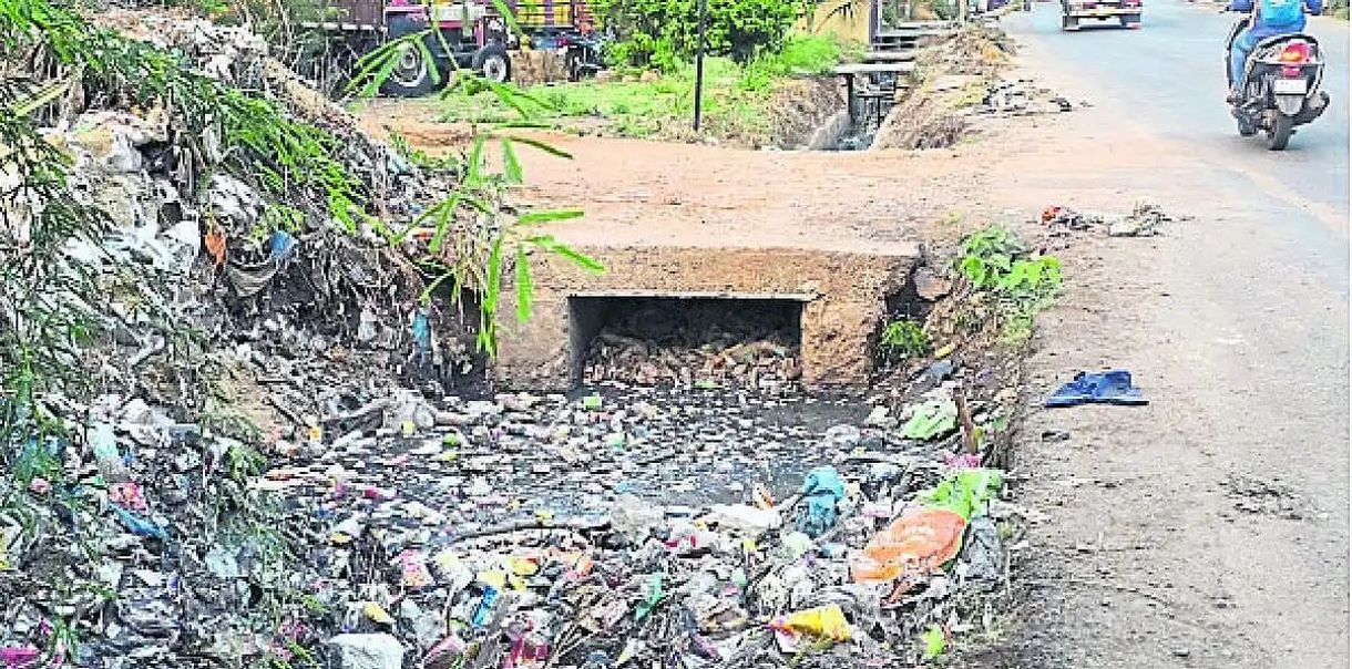 नालों की सफाई में लापरवाही