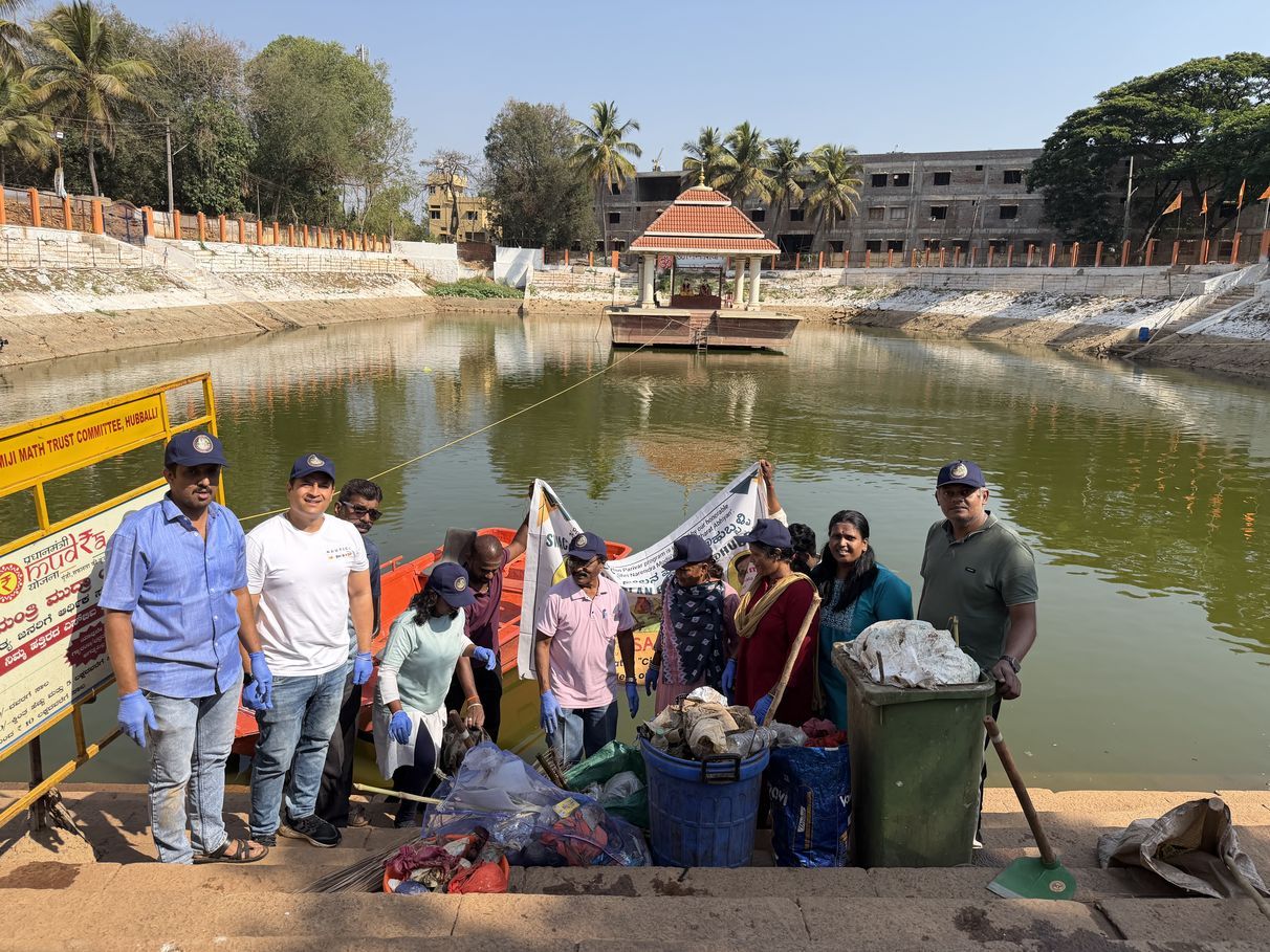 सिद्धारूढ़ मठ सरोवर के पास 28वां स्वच्छता अभियान