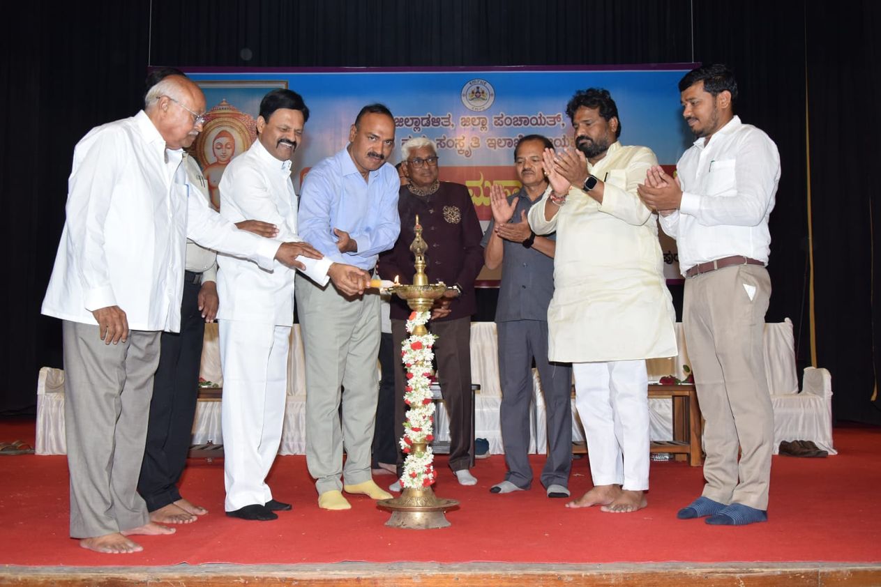 भगवान महावीर के आदर्शों को आत्मसात करें