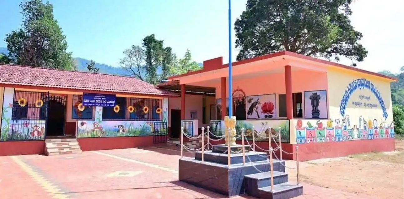 जंगल किनारे की सरकारी स्कूल की मिसाल