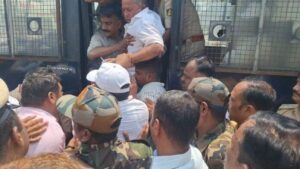 ‘लेखा दो’ आंदोलन तेज; वचनानंद स्वामी को हटाया