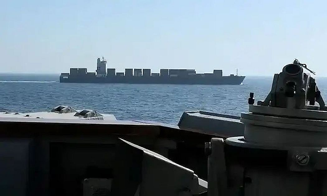 अमेरिकी नौसेना ने ईरानी जहाज रोका