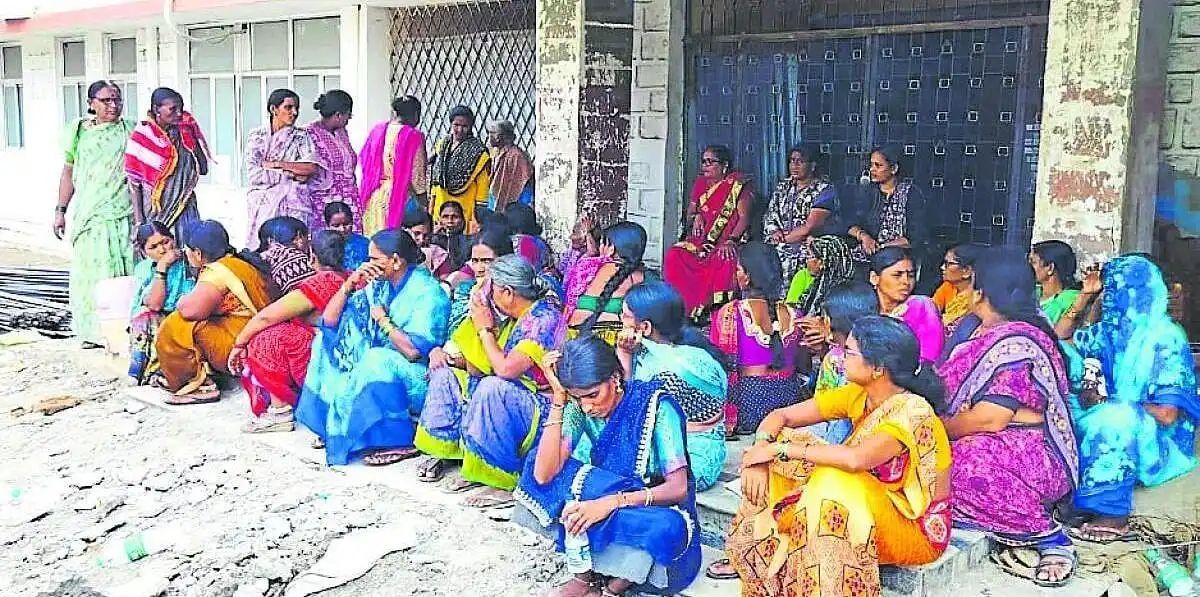 लारी-बाइक टक्कर में तीन युवकों की मौत