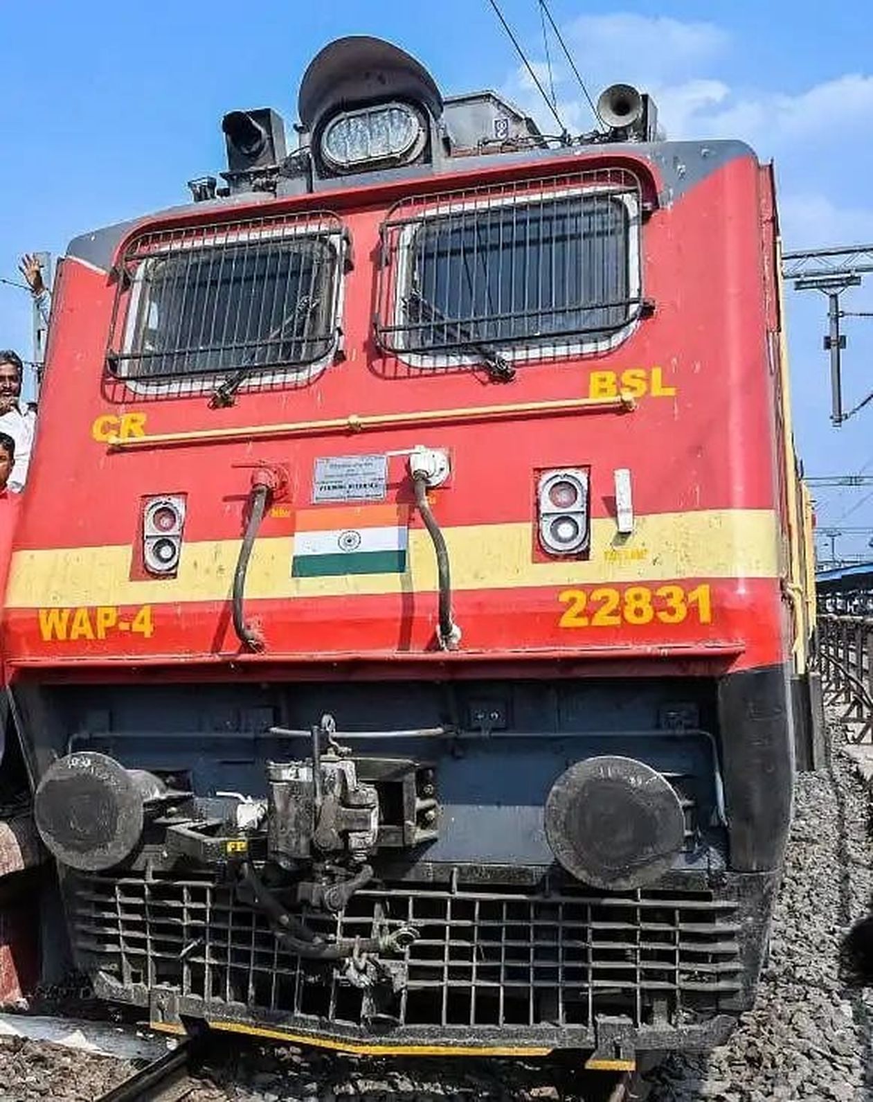 स्थायी घोषित ट्रेनों का संचालन ठप