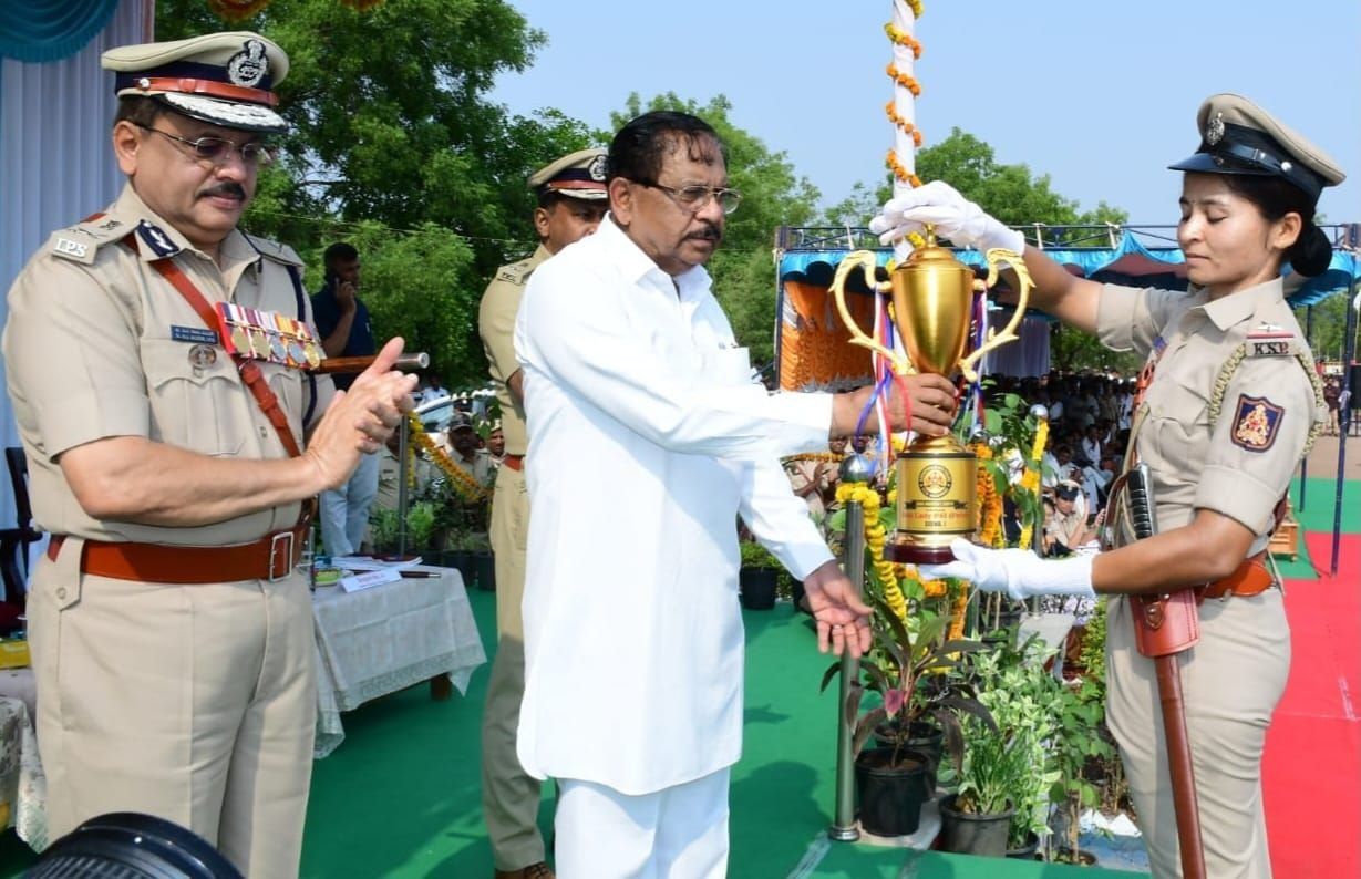 8,000 पुलिसकर्मियों की भर्ती जल्द, ‘खाकी सेवा का प्रतीक’