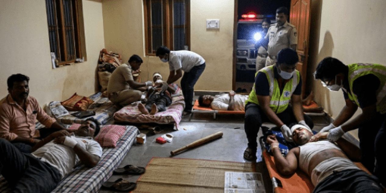 आधी रात का कहर: सोते परिवार पर हमला