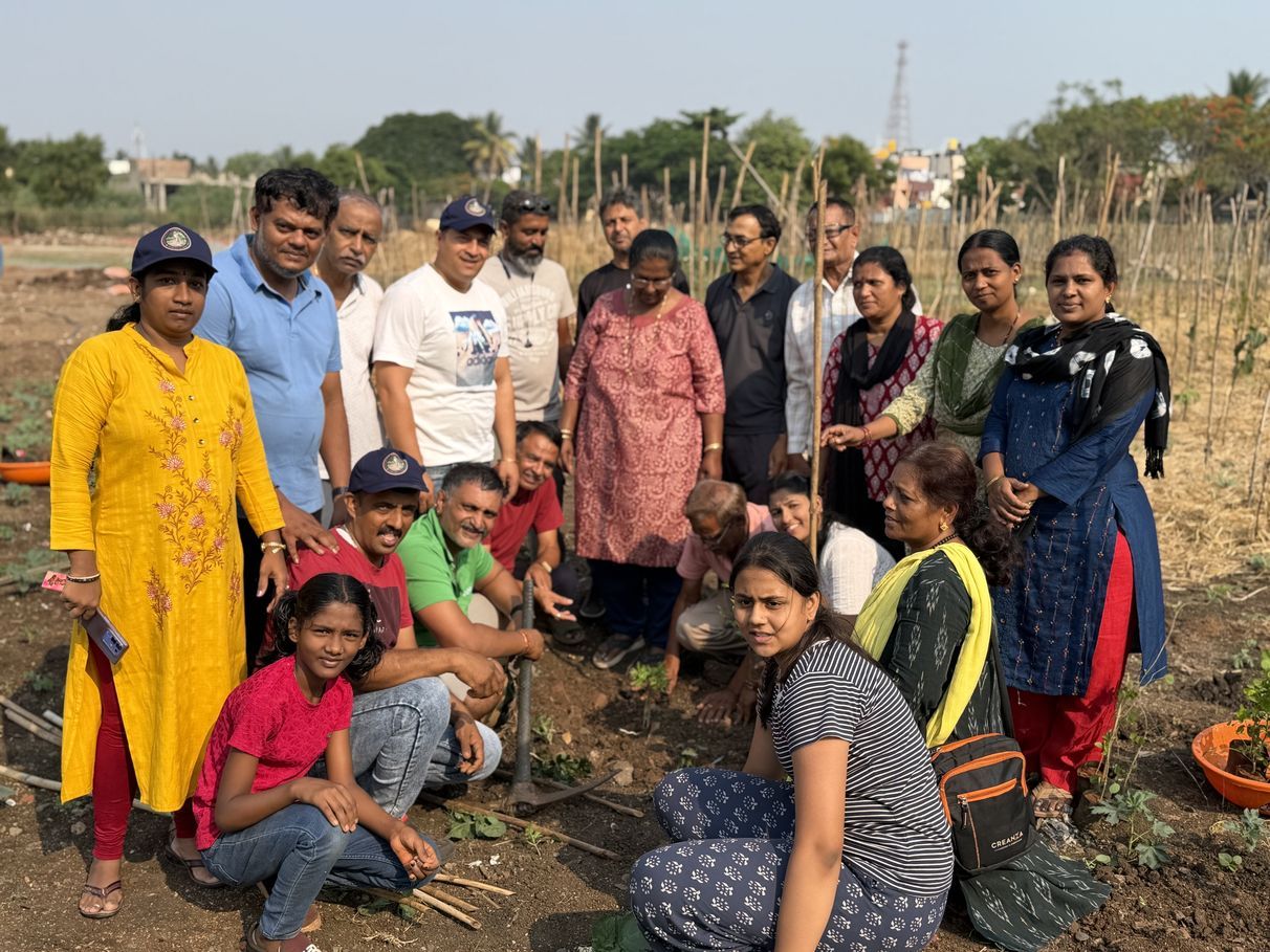 52 पौधे रोपकर दिया पर्यावरण संरक्षण का संदेश