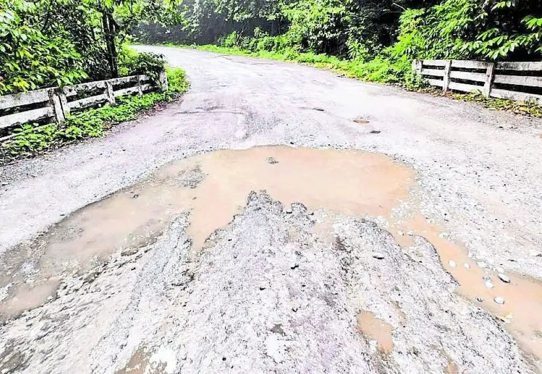 13 करोड़ की सड़क योजना अधर में