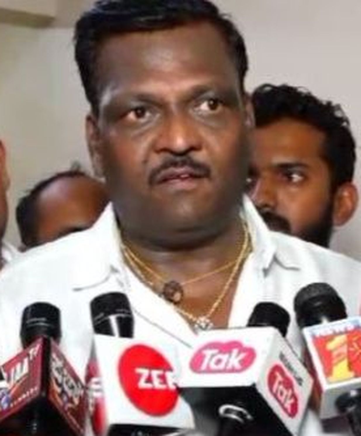 आरोपी का समीर मुल्ला से संबंध होने का दावा