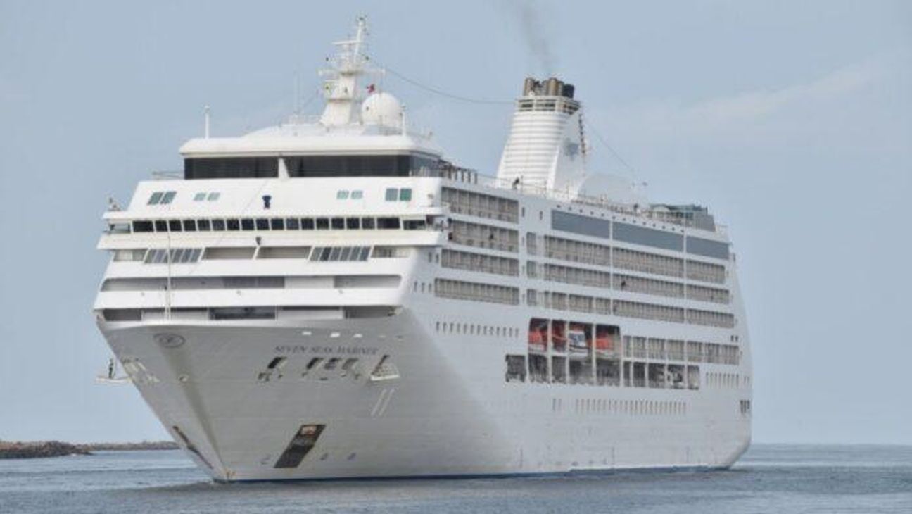 मेंगलूरु पहुंचा लग्जरी क्रूज ‘सेवन सीज मेरिनर’