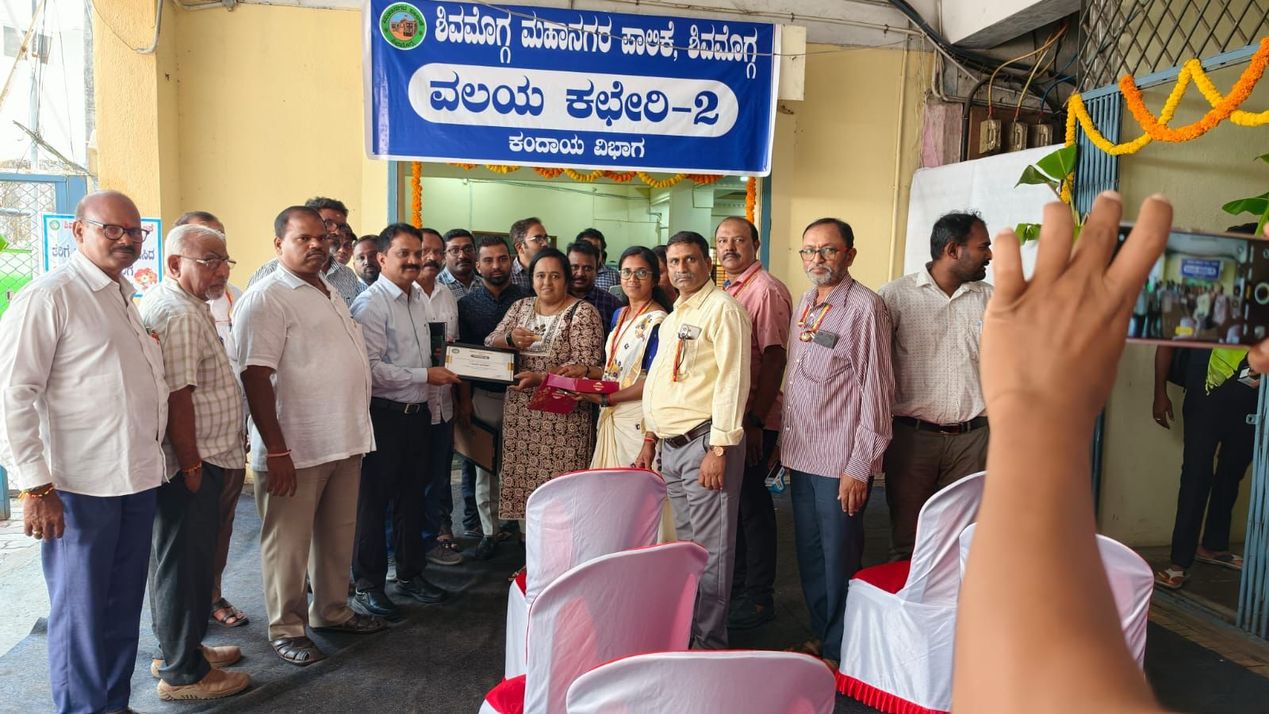 टैक्स भरने वालों को ‘लड्डू’ और सम्मान पत्र