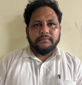 रिश्वत लेते दो कर्मचारी रंगे हाथ गिरफ्तार