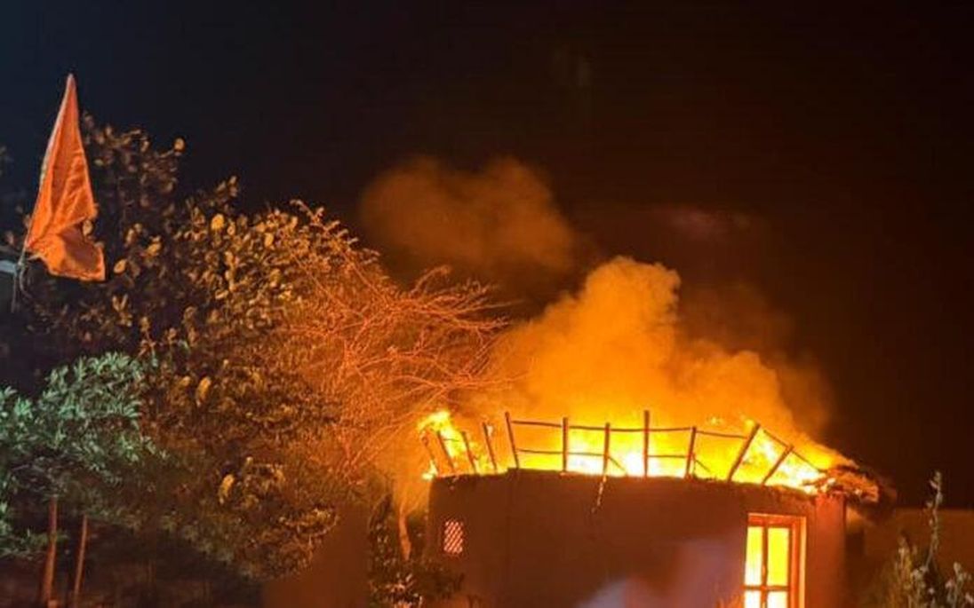 आकाशीय बिजली से मठ में लगी आग, देव प्रतिमाएं जलकर खाक